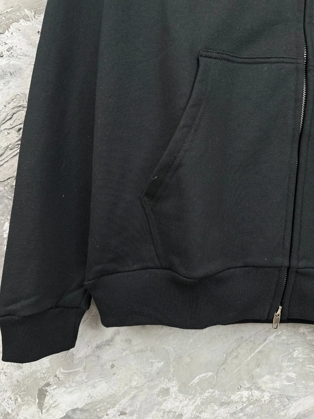 BALENCI*GA . . . . . 460g . Same Style -Color：Black -SIZE：Xs S M L 8983#